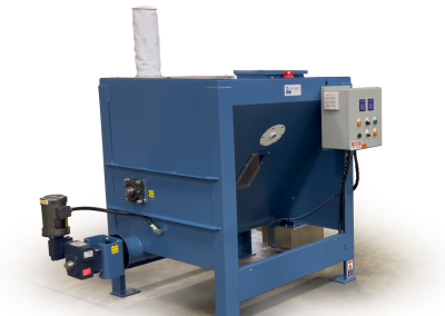 High-capacity live bottom bins for continuous material flow, designed for recycled powders, shredded films, regrind flakes, and granules, maximizing storage efficiency and reducing downtime.